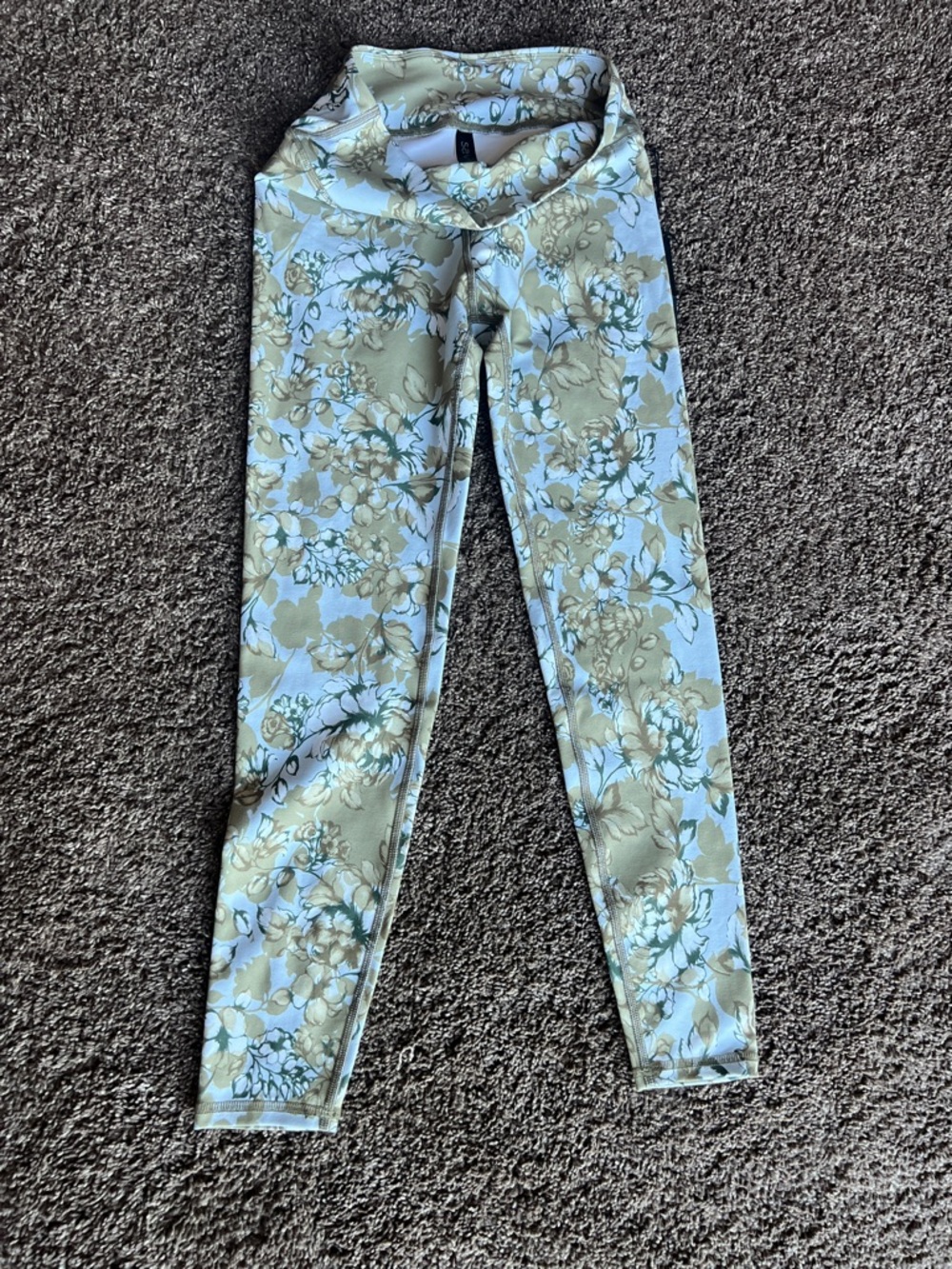 Savvi NWT High-Rise Floral Leggings in Sage Green and Light Blue